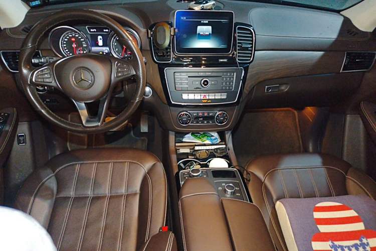 Used Mercedes-Benz GLE 2017 GLE 320 4MATIC Dynamic Model Center Console