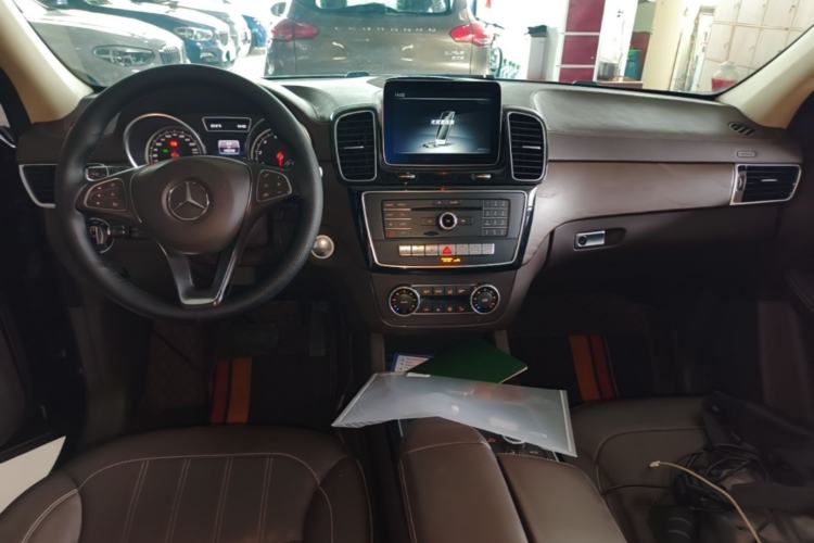 Used Mercedes-Benz GLE 2017 GLE 320 4MATIC Dynamic Model Center Console