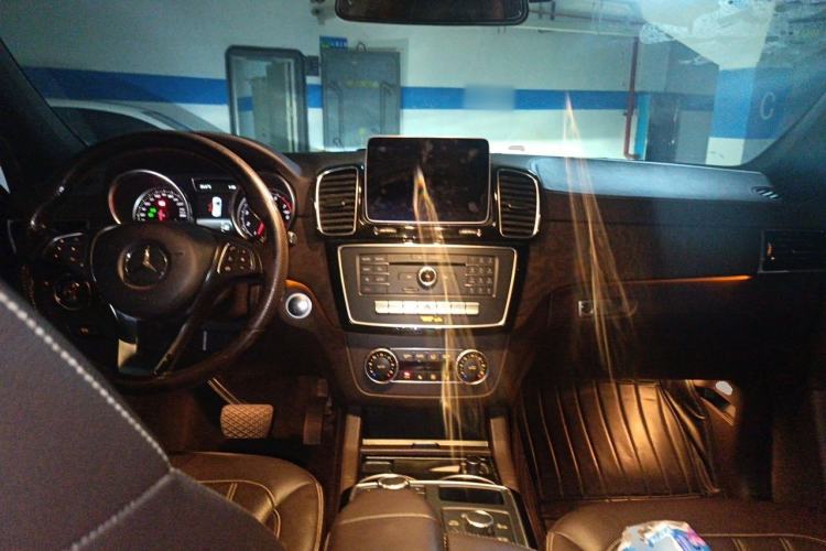Used Mercedes-Benz GLE 2017 GLE 320 4MATIC Dynamic Model Center Console