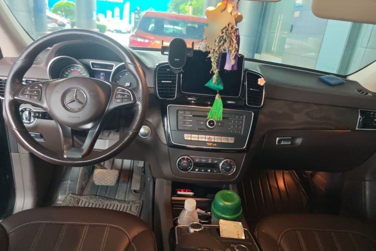 Used Mercedes-Benz GLE 2017 GLE 320 4MATIC Dynamic Model Center Console