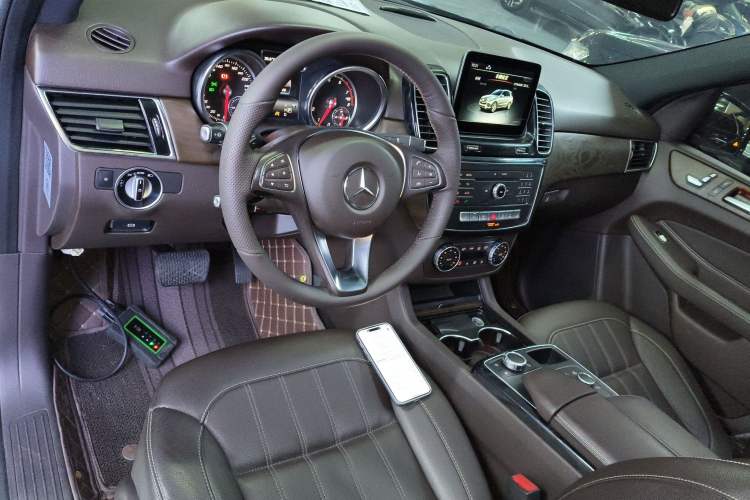 Used Mercedes-Benz GLE 2017 GLE 320 4MATIC Dynamic Model Center Console