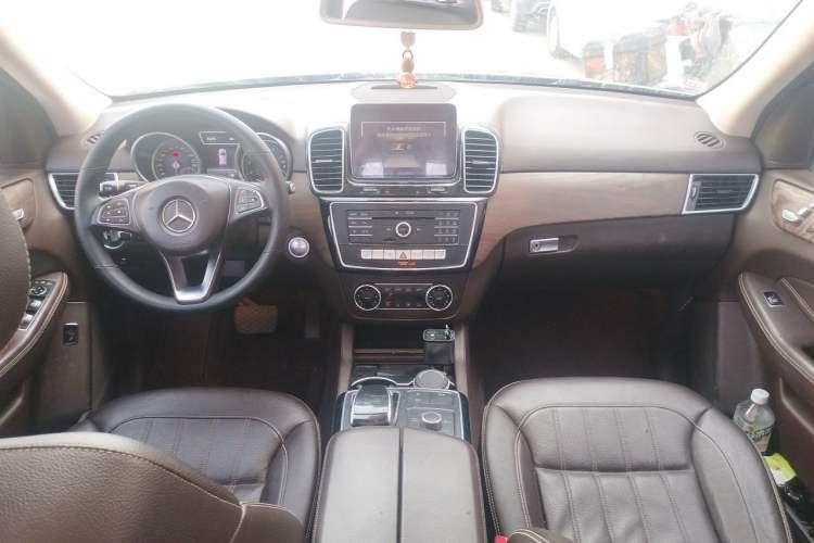 Used Mercedes-Benz GLE 2017 GLE 320 4MATIC Luxury Model Center Console