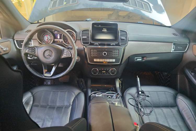 Used Mercedes-Benz GLE 2017 GLE 320 4MATIC Dynamic Model Center Console