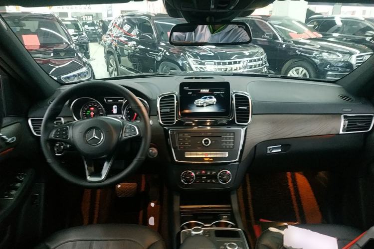 Used Mercedes-Benz GLE 2017 GLE 320 4MATIC Dynamic Model Center Console