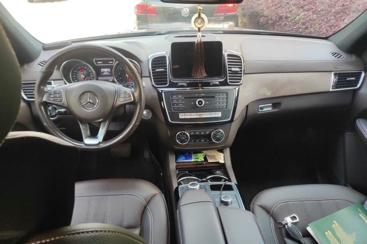 Used Mercedes-Benz GLE 2017 GLE 320 4MATIC Dynamic Model Center Console