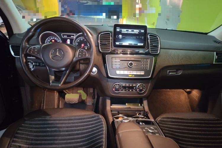 Used Mercedes-Benz GLE 2017 GLE 320 4MATIC Dynamic Model Center Console