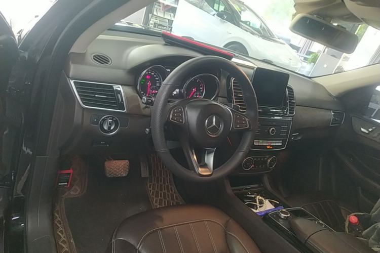 Used Mercedes-Benz GLE 2017 GLE 320 4MATIC Dynamic Model Center Console