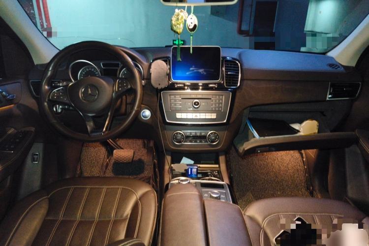 Used Mercedes-Benz GLE 2017 GLE 320 4MATIC Dynamic Model Center Console