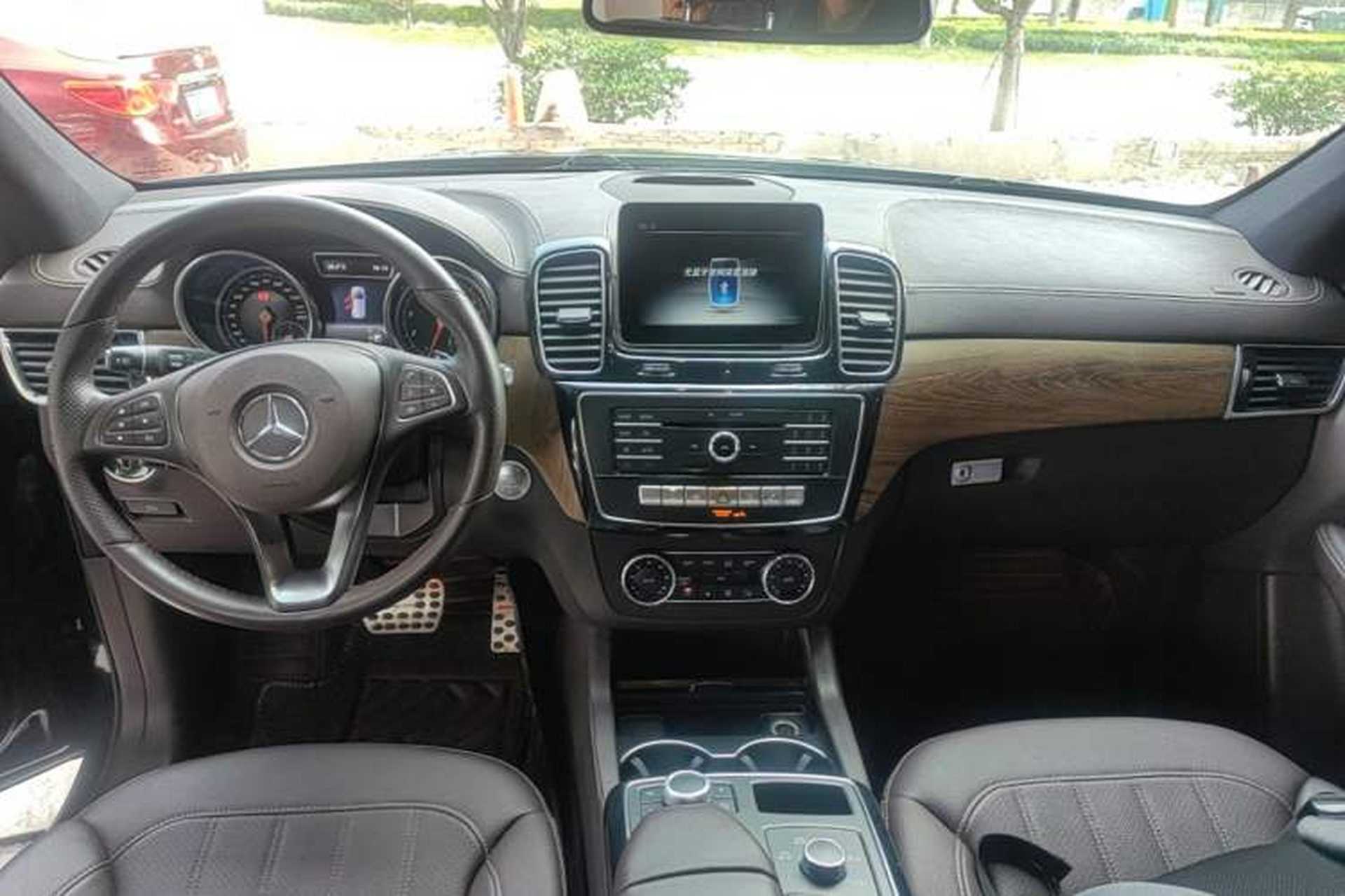 Used Mercedes-Benz GLE 2017 GLE 320 4MATIC Dynamic Model Center Console