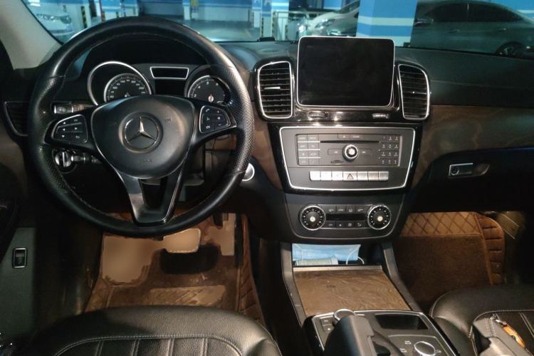 Used Mercedes-Benz GLE 2017 GLE 320 4MATIC Dynamic Model Center Console
