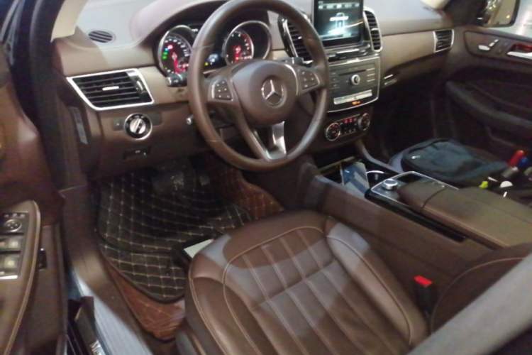 Used Mercedes-Benz GLE 2017 GLE 320 4MATIC Dynamic Model Center Console