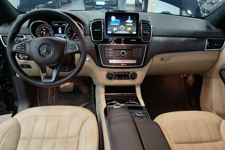 Used Mercedes-Benz GLE 2017 GLE 320 4MATIC Dynamic Model Center Console