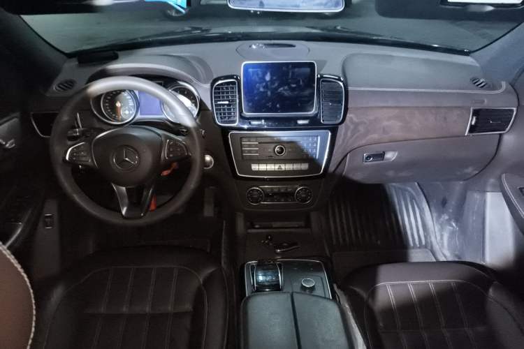 Used Mercedes-Benz GLE 2017 GLE 400 4MATIC Center Console