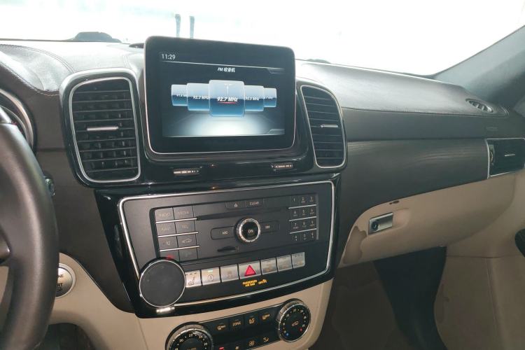 Used Mercedes-Benz GLE 2017 GLE 320 4MATIC Dynamic Model Center Console