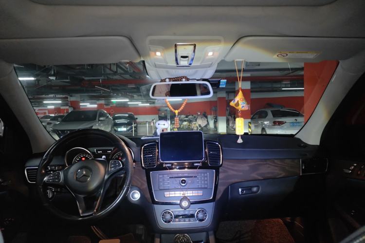 Used Mercedes-Benz GLE 2017 GLE 320 4MATIC Dynamic Model Center Console