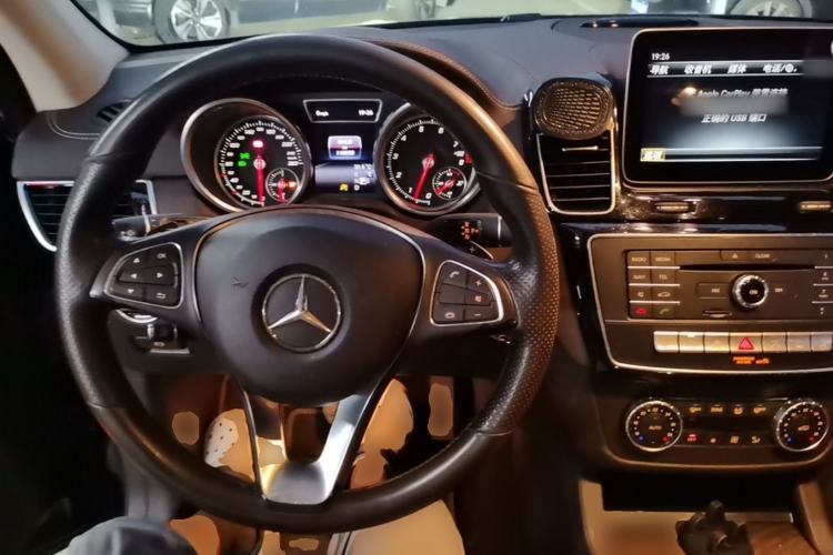 Used Mercedes-Benz GLE 2017 GLE 320 4MATIC Dynamic Model Center Console