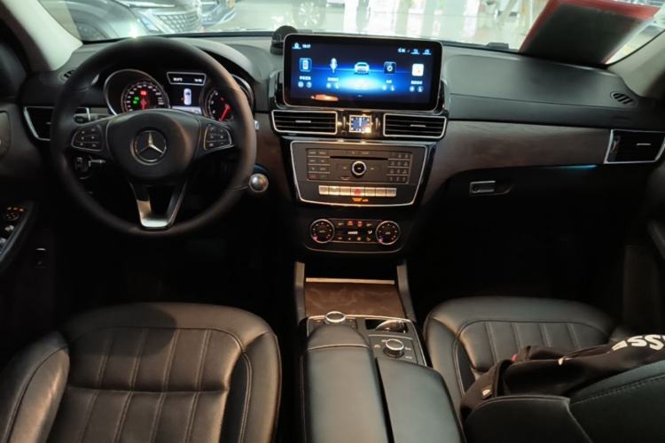 Used Mercedes-Benz GLE 2017 GLE 320 4MATIC Dynamic Model Center Console