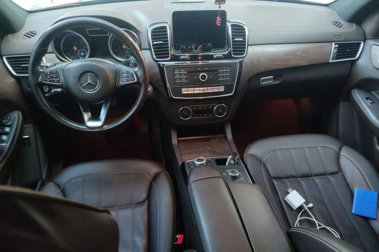 Used Mercedes-Benz GLE 2017 GLE 320 4MATIC Dynamic Model Center Console
