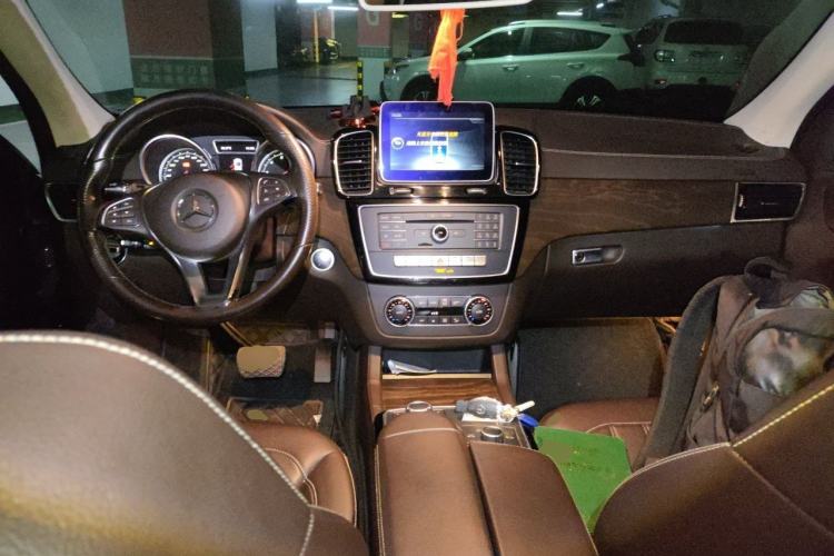 Used Mercedes-Benz GLE 2017 GLE 320 4MATIC Dynamic Model Center Console