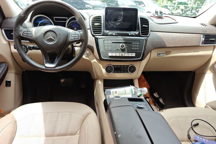 Used Mercedes-Benz GLE 2017 GLE 320 4MATIC Dynamic Model Center Console
