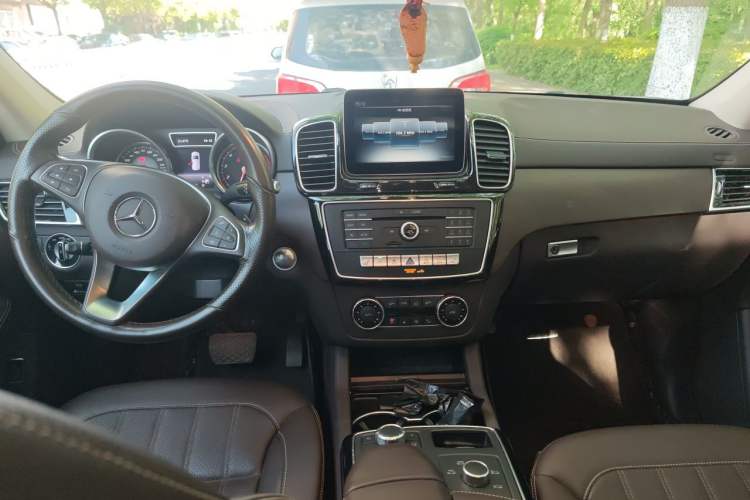 Used Mercedes-Benz GLE 2017 GLE 320 4MATIC Dynamic Model Center Console