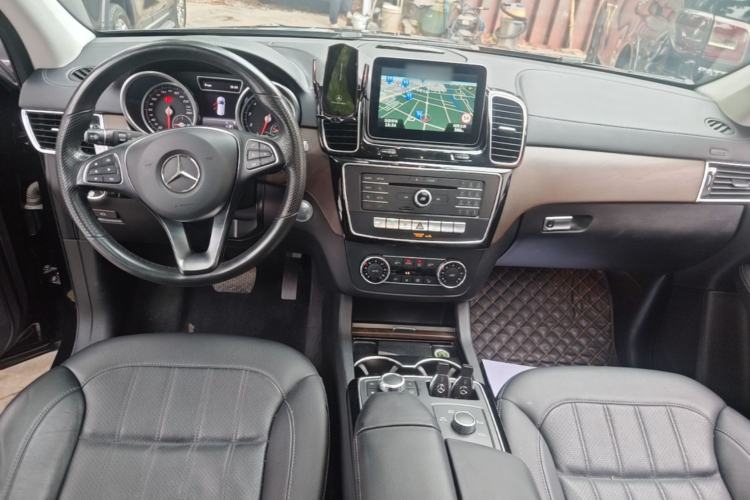 Used Mercedes-Benz GLE 2017 GLE 320 4MATIC Dynamic Model Center Console