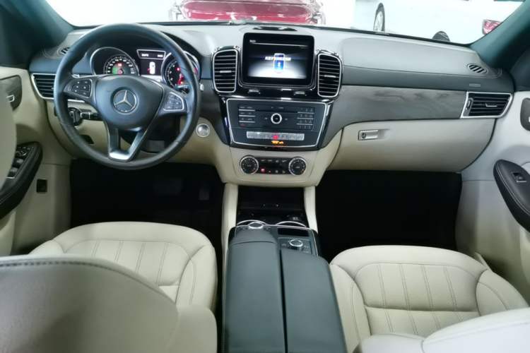 Used Mercedes-Benz GLE 2017 GLE 320 4MATIC Dynamic Model Center Console