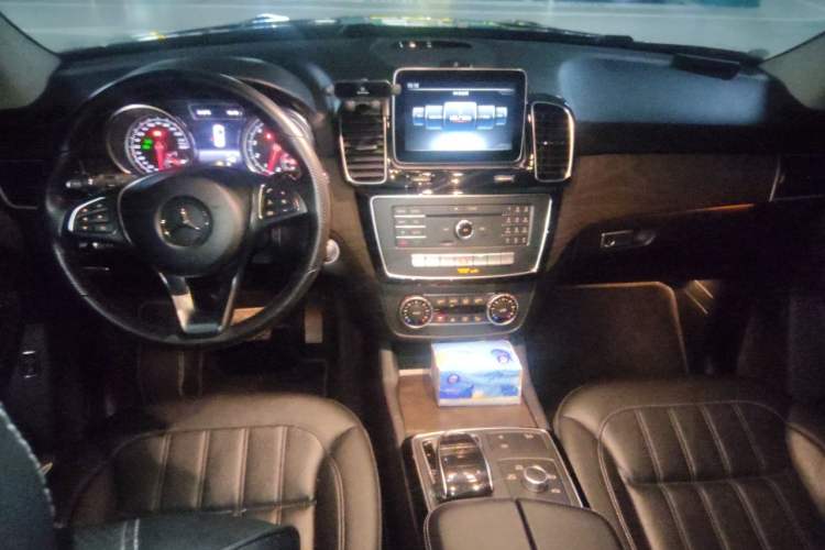 Used Mercedes-Benz GLE 2017 GLE 320 4MATIC Luxury Model Center Console