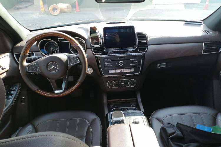 Used Mercedes-Benz GLE 2017 GLE 400 4MATIC Center Console