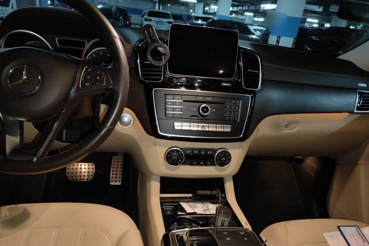 Used Mercedes-Benz GLE 2017 GLE 400 4MATIC Center Console