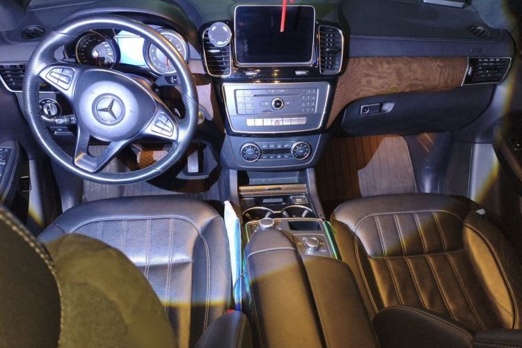 Used Mercedes-Benz GLE 2017 GLE 320 4MATIC Dynamic Model Center Console