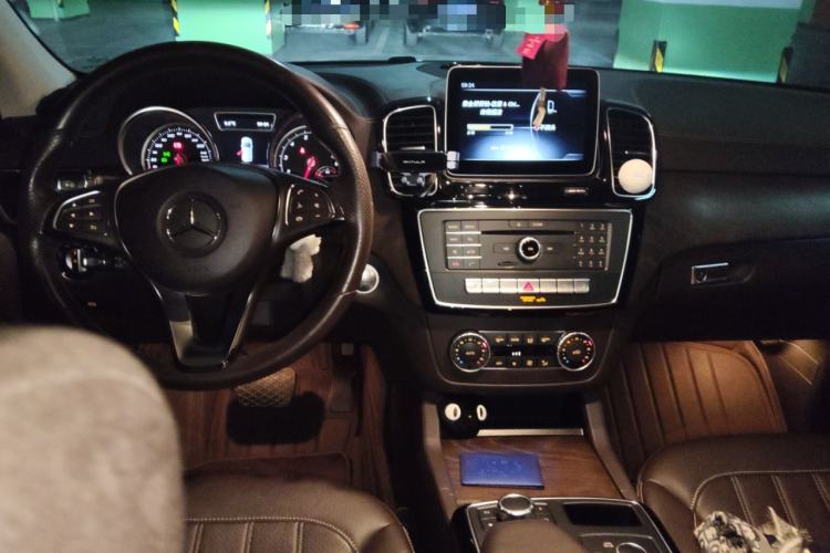 Used Mercedes-Benz GLE  Center Console