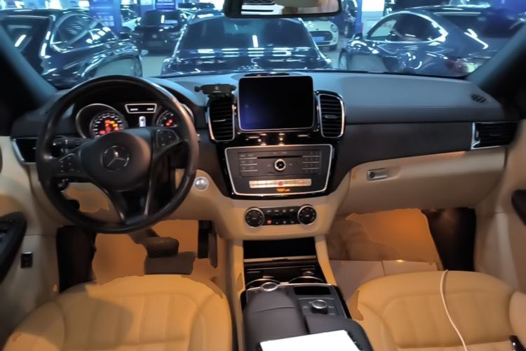 Used Mercedes-Benz GLE 2017 GLE 320 4MATIC Dynamic Model Center Console