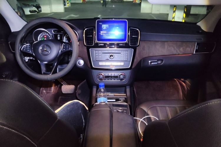Used Mercedes-Benz GLE 2017 GLE 320 4MATIC Luxury Model Center Console