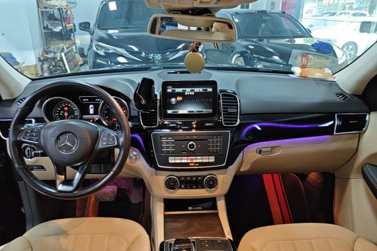 Used Mercedes-Benz GLE 2017 GLE 320 4MATIC Dynamic Model Center Console