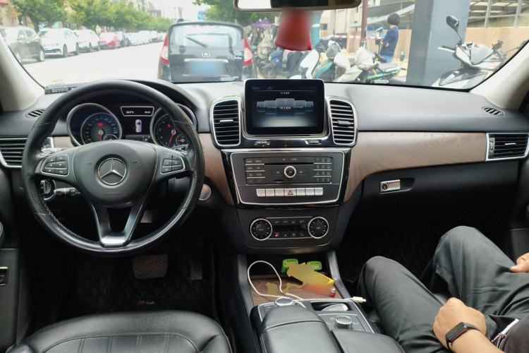 Used Mercedes-Benz GLE 2017 GLE 320 4MATIC Dynamic Model Center Console
