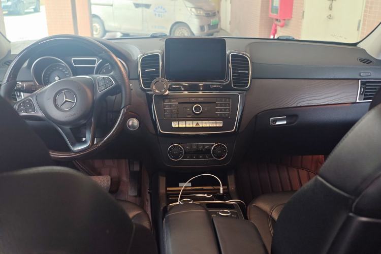 Used Mercedes-Benz GLE 2017 GLE 320 4MATIC Dynamic Model Center Console