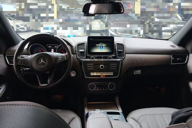 Used Mercedes-Benz GLE 2017 GLE 320 4MATIC Dynamic Model Center Console