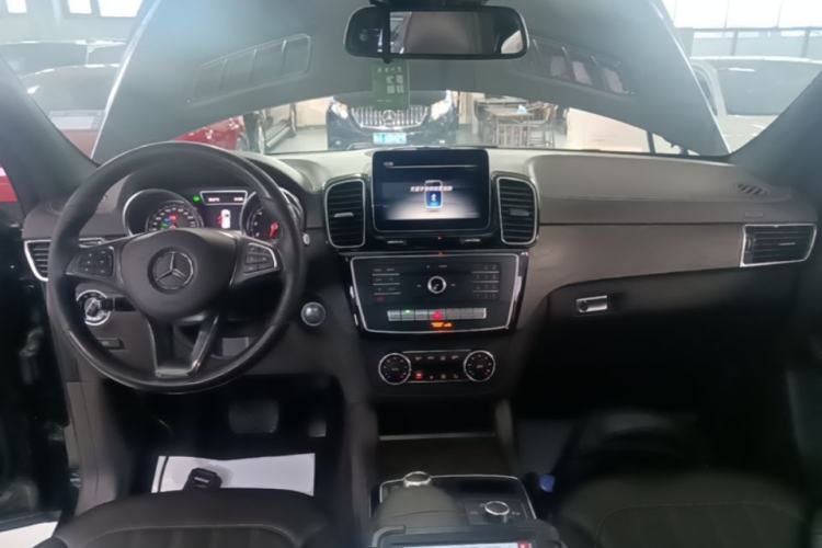 Used Mercedes-Benz GLE 2017 GLE 320 4MATIC Dynamic Model Center Console