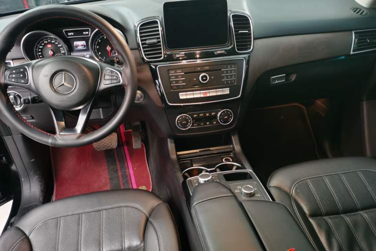 Used Mercedes-Benz GLE 2017 GLE 320 4MATIC Dynamic Model Center Console