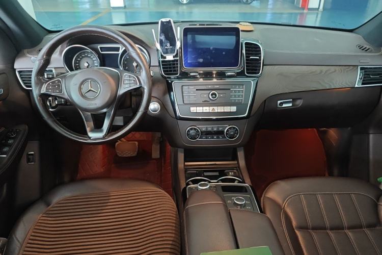 Used Mercedes-Benz GLE 2017 GLE 320 4MATIC Dynamic Model Center Console