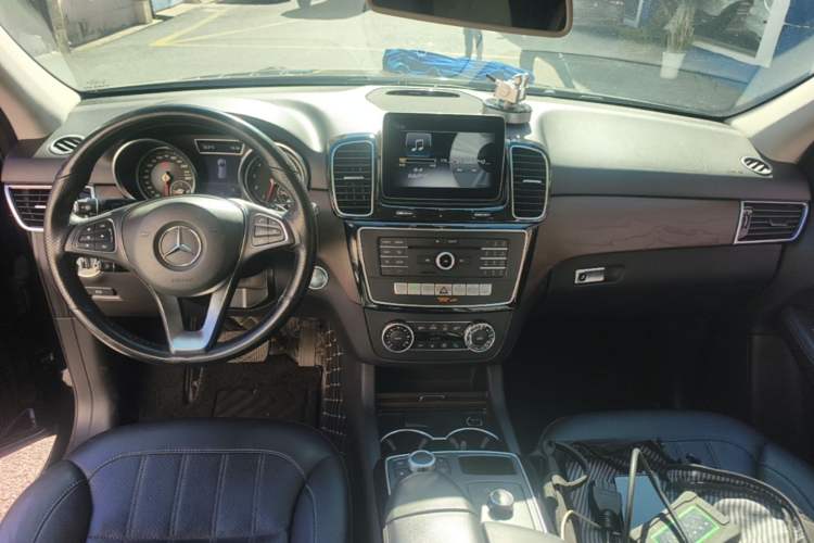 Used Mercedes-Benz GLE 2017 GLE 320 4MATIC Dynamic Model Center Console