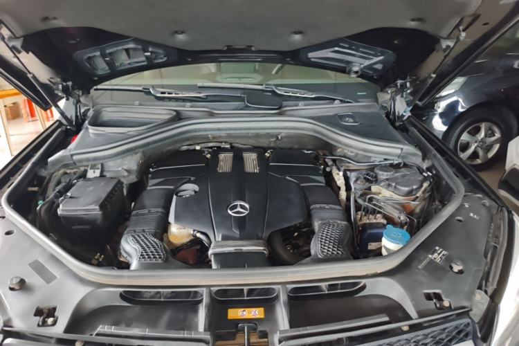 Used Mercedes-Benz GLE 2017 GLE 320 4MATIC Dynamic Model Engine Bay