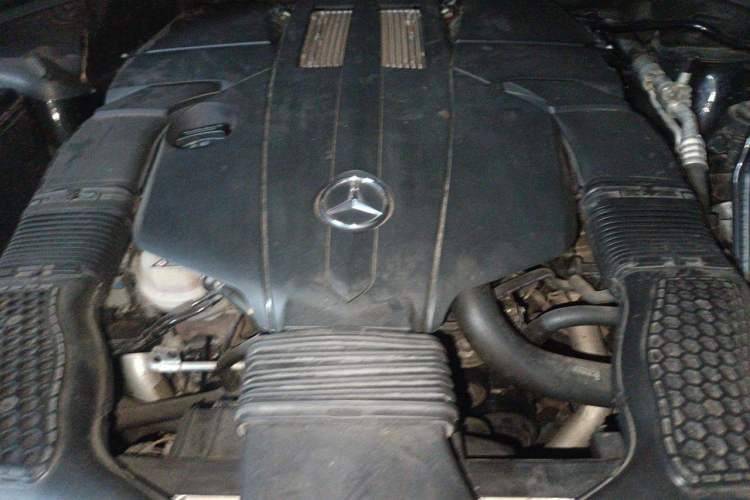 Used Mercedes-Benz GLE 2017 GLE 320 4MATIC Dynamic Model Engine Bay