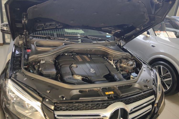 Used Mercedes-Benz GLE 2017 GLE 320 4MATIC Dynamic Model Engine Bay