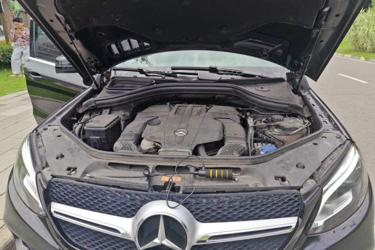 Used Mercedes-Benz GLE 2017 GLE 320 4MATIC Dynamic Model Engine Bay