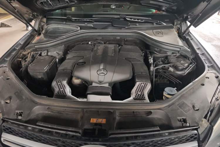 Used Mercedes-Benz GLE 2017 GLE 320 4MATIC Dynamic Model Engine Bay