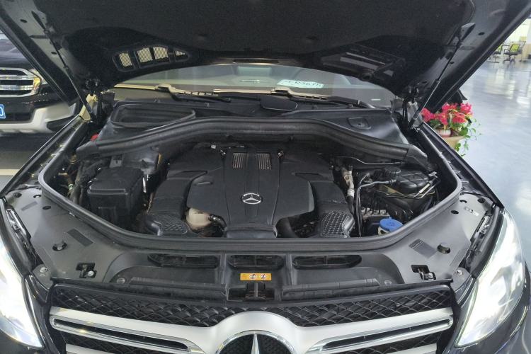 Used Mercedes-Benz GLE 2017 GLE 320 4MATIC Dynamic Model Engine Bay