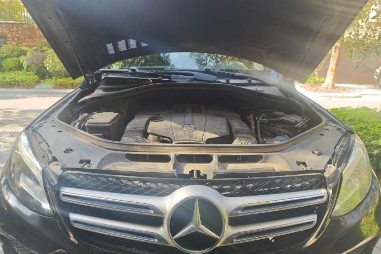 Used Mercedes-Benz GLE 2017 GLE 320 4MATIC Dynamic Model Engine Bay