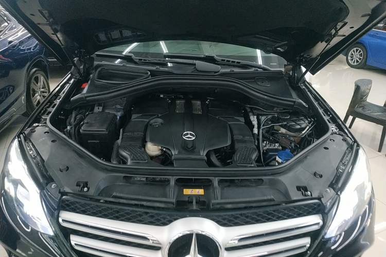 Used Mercedes-Benz GLE 2017 GLE 320 4MATIC Dynamic Model Engine Bay